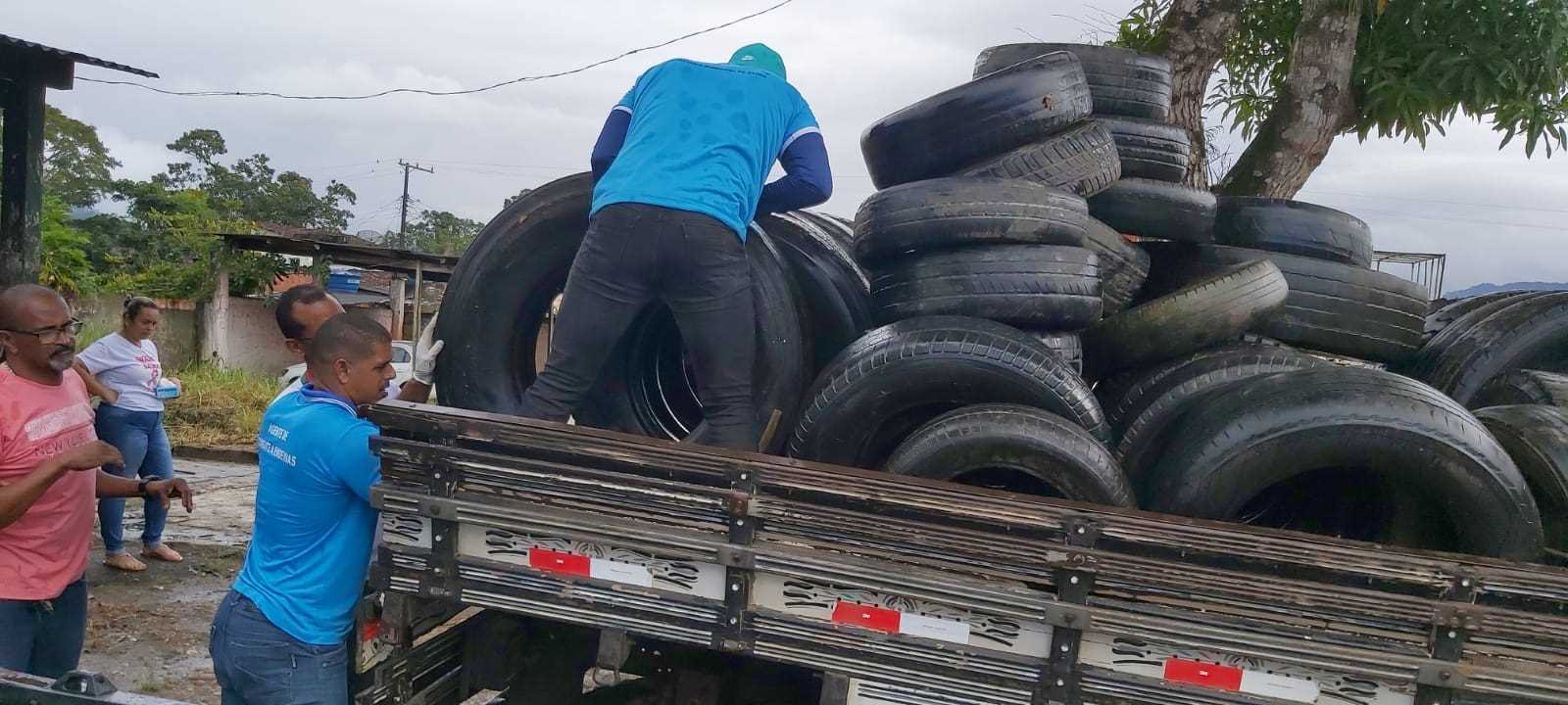 Camacã: Agentes de Endemias realiza ação preventiva ao Mosquito da Dengue em coleta de pneus